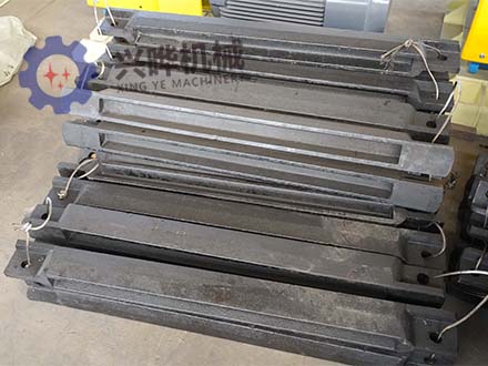 XGZ铸石刮板输送机配件 矿用重型刮杠 耐磨铸造工艺